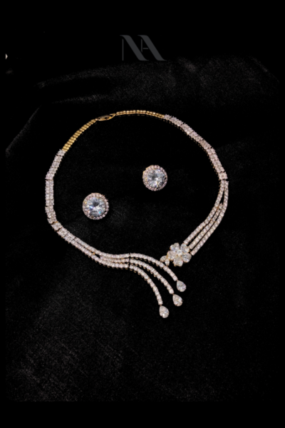 Elegant necklace and earring set