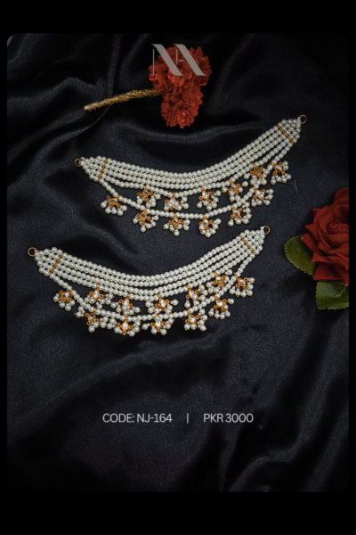 Lustrous Pearl Bloom – Elegant Pearl Hair Accessory | Naushemian