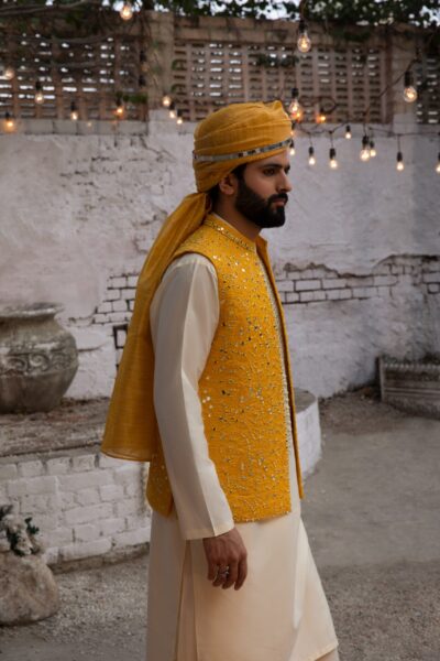 TRADITIONAL MEHENDI WAISTCOAT – GROOM WAISTCOAT WITH EMBROIDERED KURTA SET & MASOORI TURBAN FOR PAKISTANI WEDDINGS