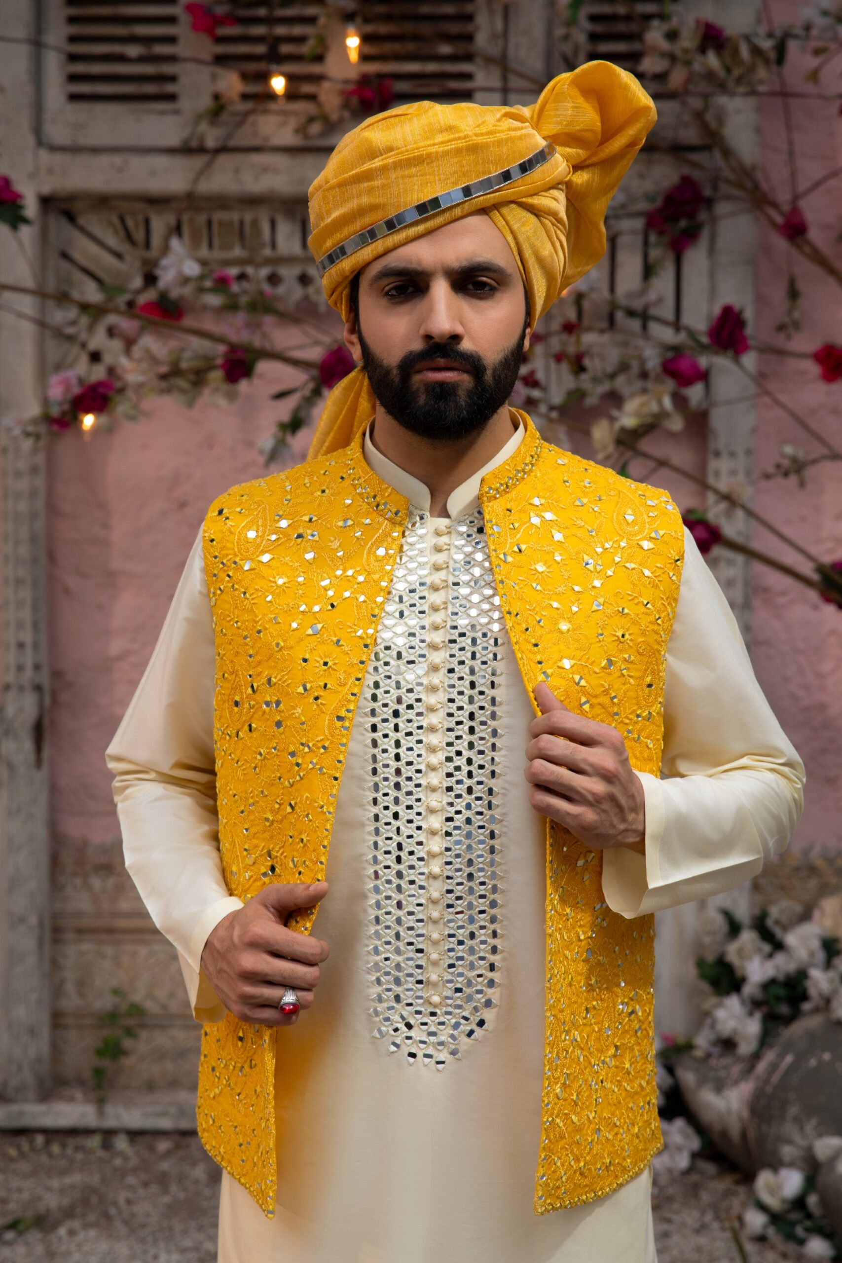 TRADITIONAL MEHENDI WAISTCOAT – GROOM WAISTCOAT WITH EMBROIDERED KURTA SET & MASOORI TURBAN FOR PAKISTANI WEDDINGS