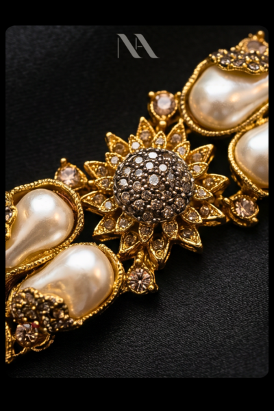 LUSTROUS PETAL CHOKER SET