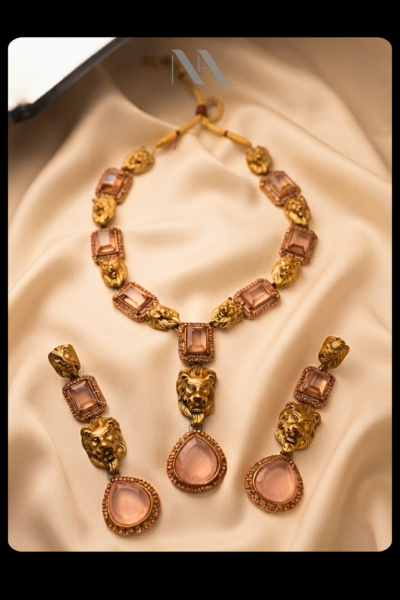 REGAL LION MOTIF STATEMENT SET