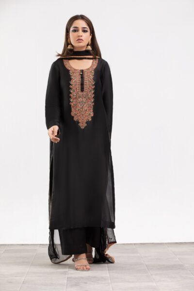 Black Ladies dress - Western Evening & Cocktail: Floor-length halter necklines, structured power shoulders, and side-slit satin or velvet slip dresses.