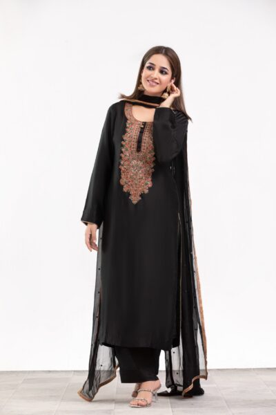 Black Ladies dress - Western Evening & Cocktail: Floor-length halter necklines, structured power shoulders, and side-slit satin or velvet slip dresses.