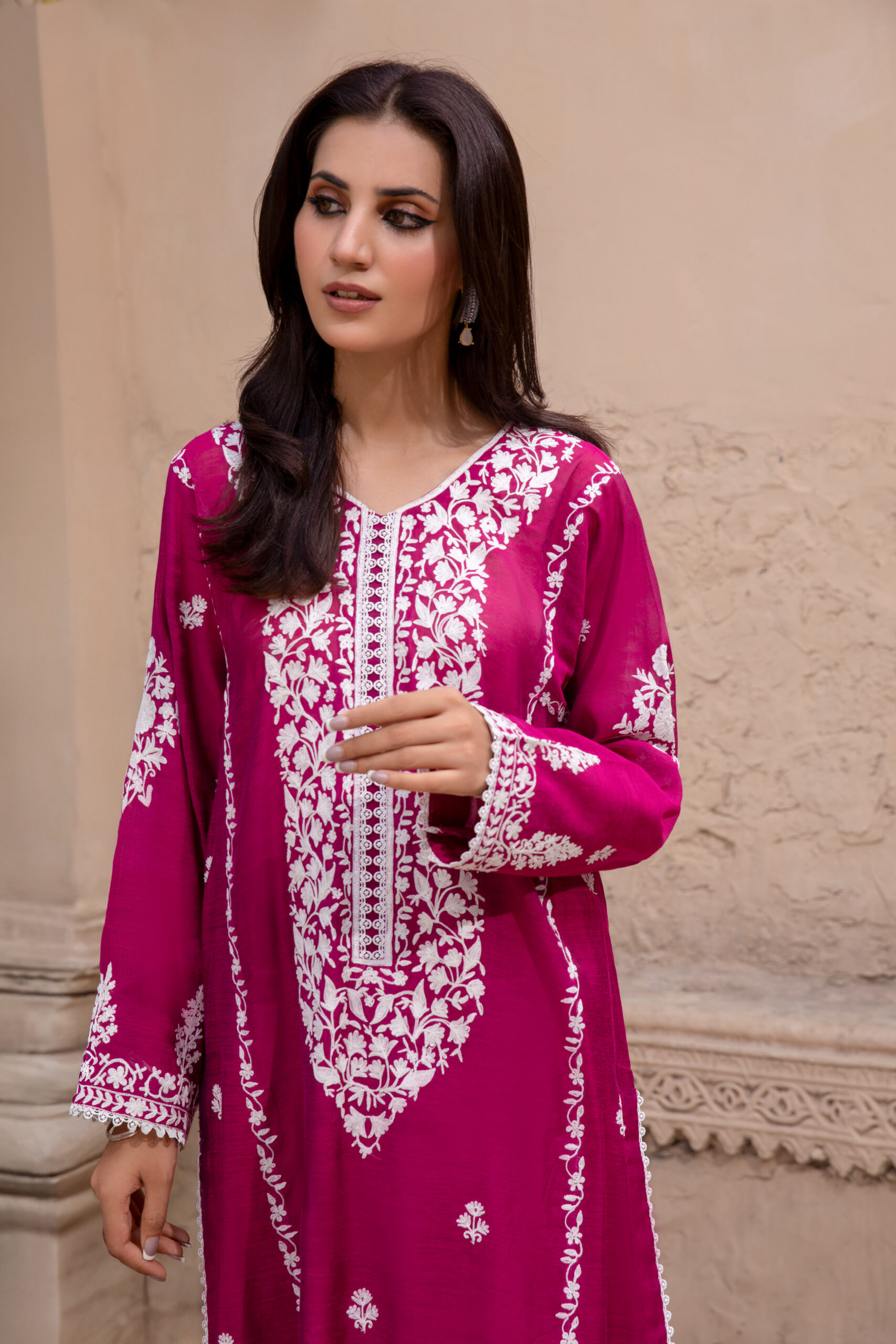C76A6999 stunning magenta pink embroidered kurti and trouser set featuring intricate white thread embroidery