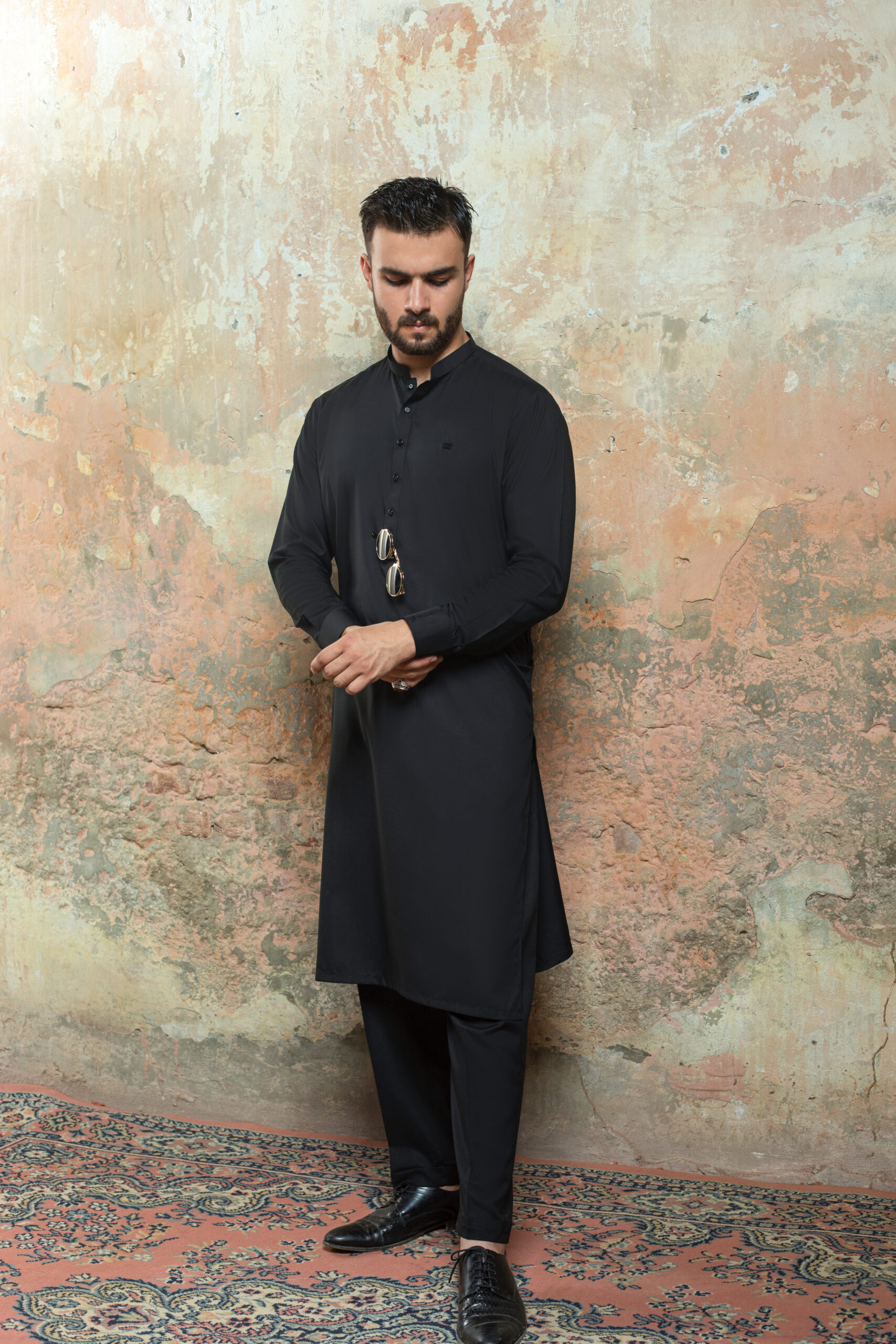 _F1A2854 Kurta Pyjama Black Kurta Pajama set by Naushemian by Nauman Arfeen. Full-length view of model wearing Formal Black Kurta with Band Collar, suitable for Mens Wedding Wear and Eid Outfit.