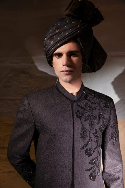 Légende Black Sherwani – Exquisite Traditional Pakistani Wedding Attire for Groom