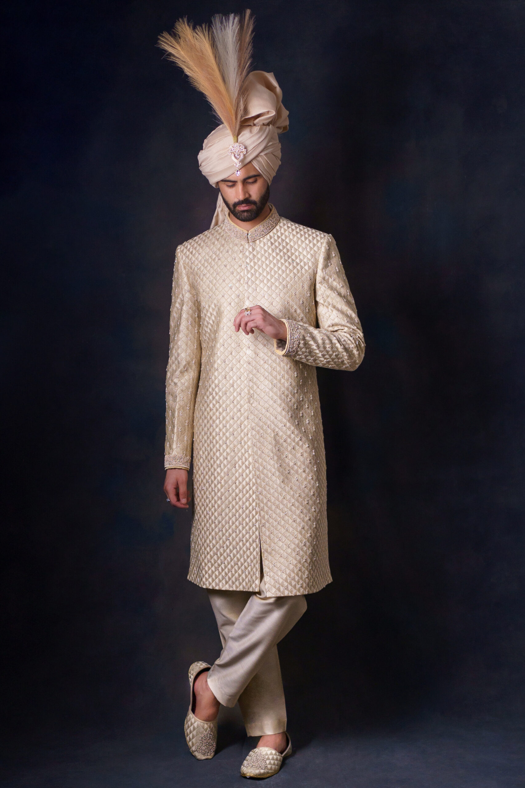 white sherwani - sherwani men - sherwani for groom - best sherwani