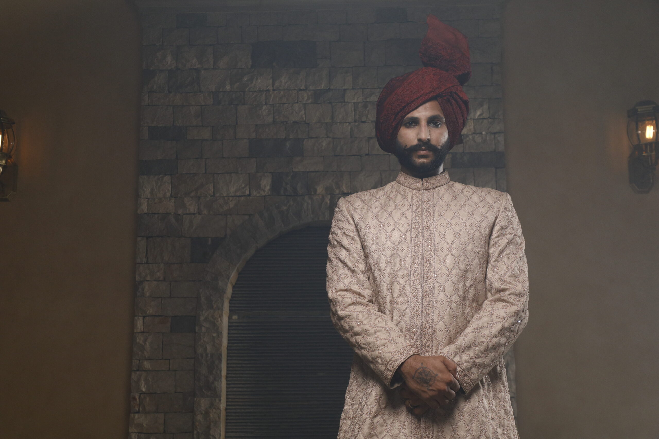 _J9A9960 Smoky dawn meets crimson passion. White Smoke Sherwani of Naushemian by Nauman Arfeen & Maroon Turban weave modern allure with a touch of drama. Let love ignite in timeless contrast. โจ Size *Mention your desired size