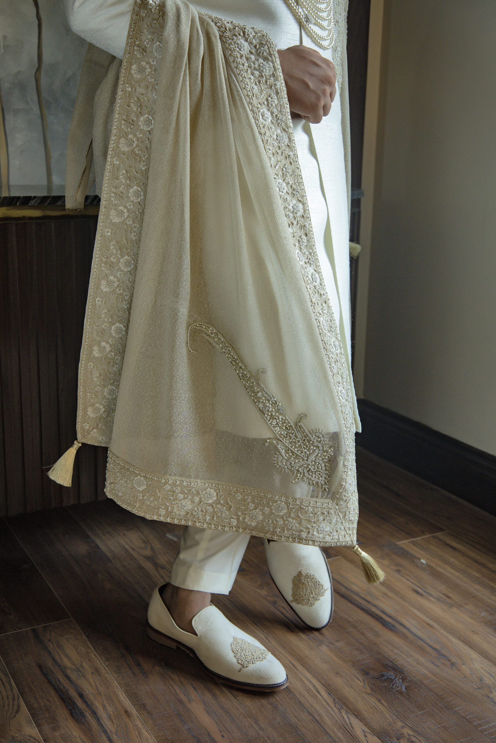 Farhaad - Traditional Pakistani groom Sherwani for Groom - White sherwani for groom - ivory white sherwani - best sherwani in karachi