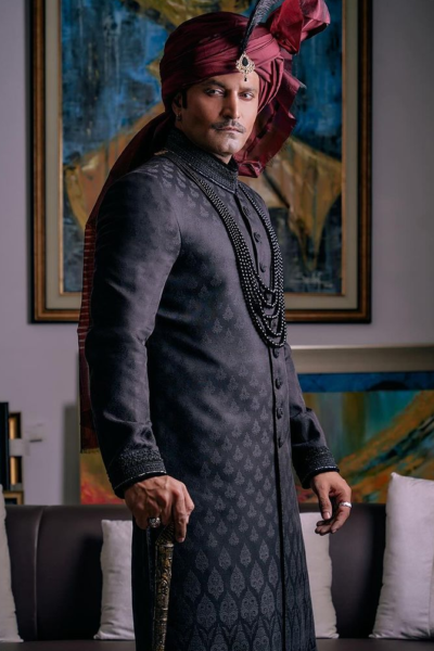 FROST BLACK SHERWANI WITH MATCHING INNER SUIT PAIRED WITH MAROON TURBAN