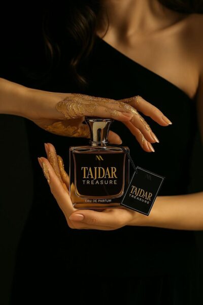 Mens Fragrance A woody fragrance opening with spicy top notes of cardamom and black pepper leading to a rich woody middle accord of agarwood, sandalwood, cedarwood, leather, patchouli and vetiver resting on a sensuous base of amber, vanilla, tonka bean and amber.
